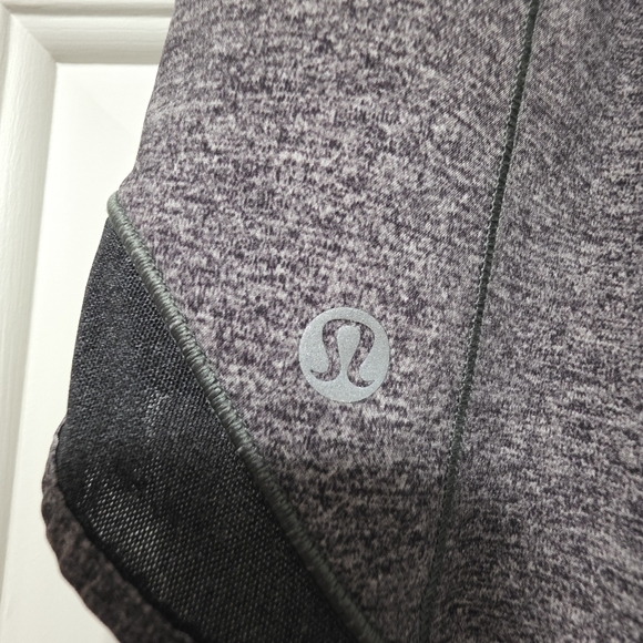 Lululemon Hotty Hot Short II 4" Size 6Tall - Picture 5 of 10